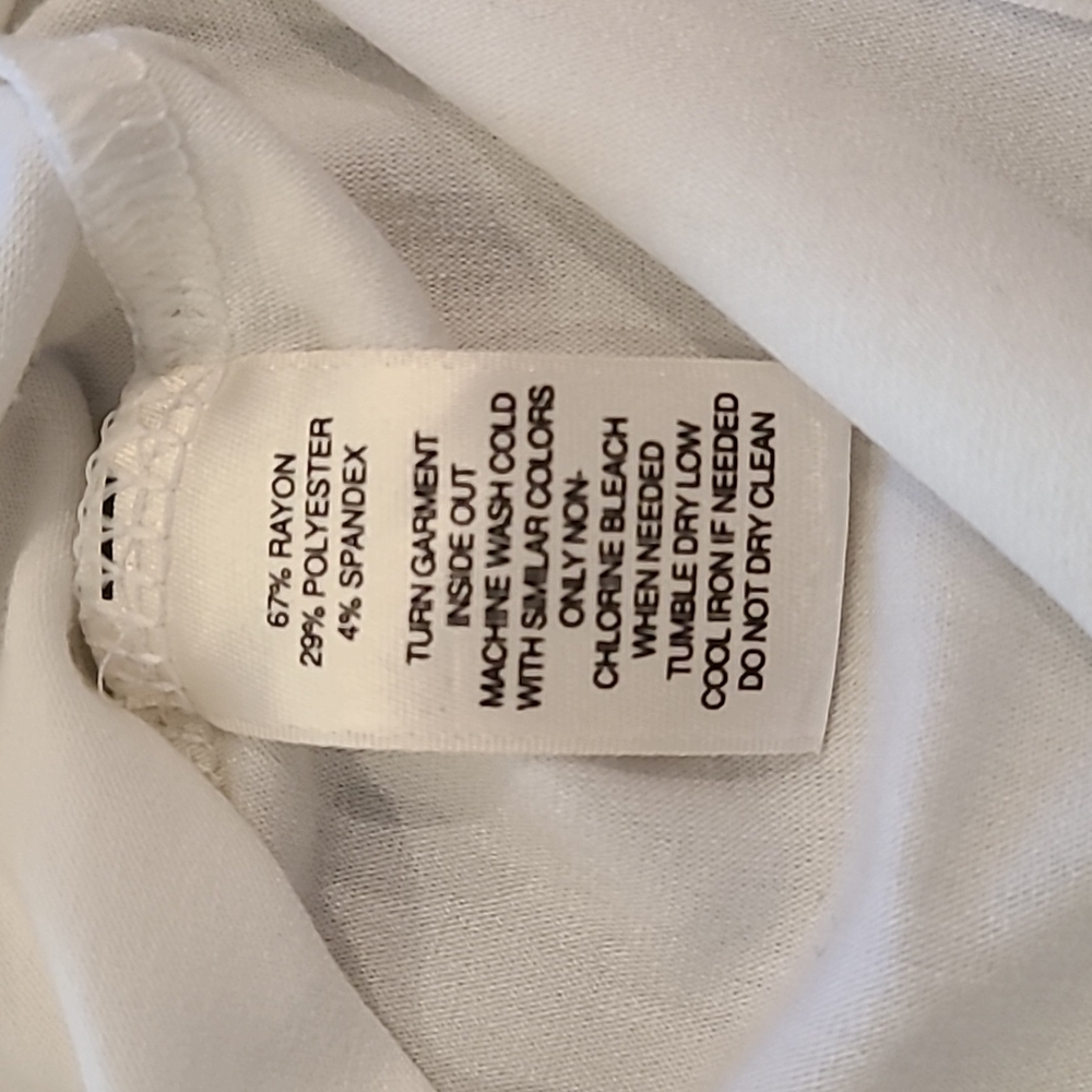 White House Black Market- White Scoop Neck Tank - Picture 5 of 5
